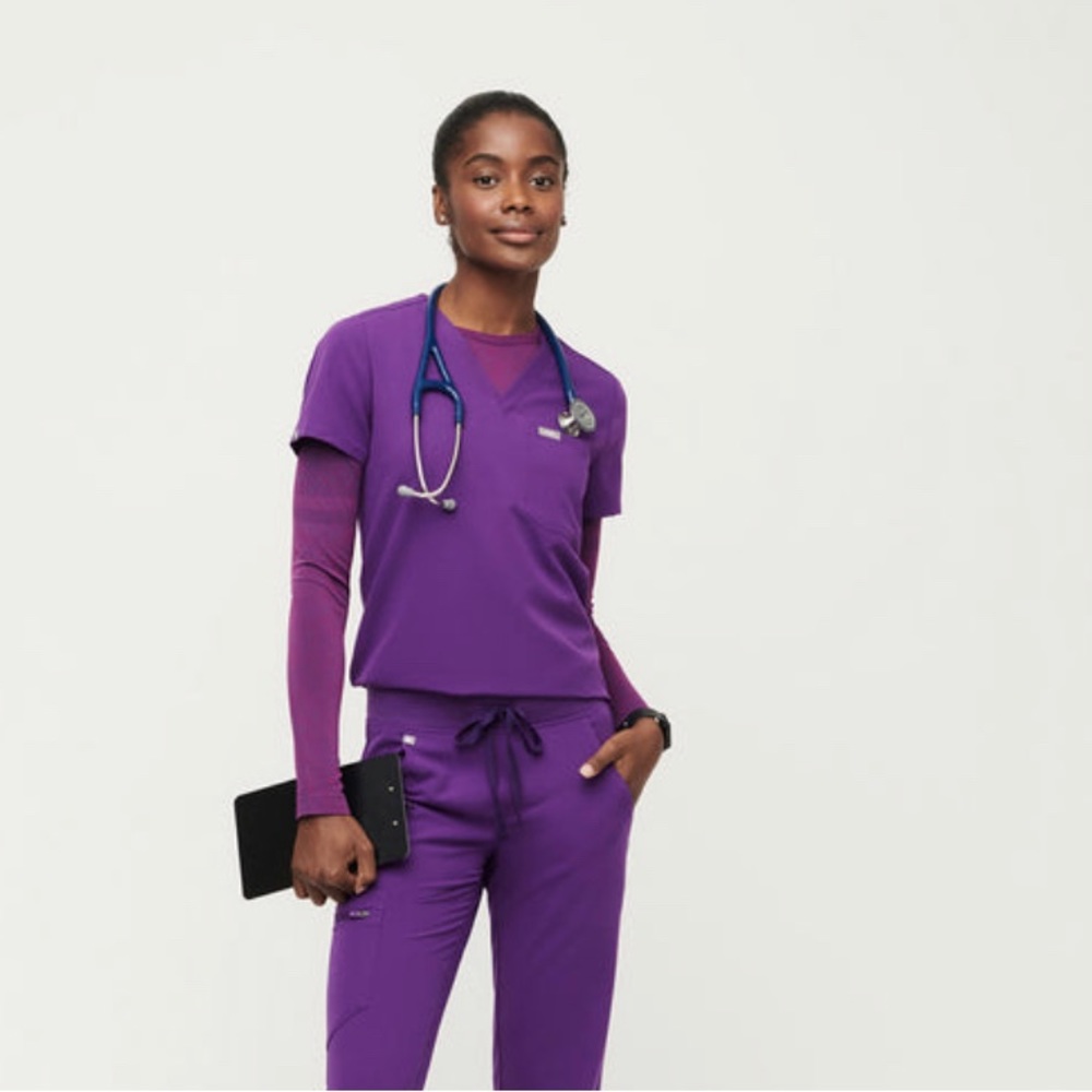 Wear Figs Catarina one pocket scrub top size XS and Kade Cargo pants size SM